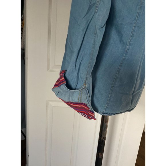 INSO active wear denim chambray button down detailed trim LARGE - Picture 8 of 8